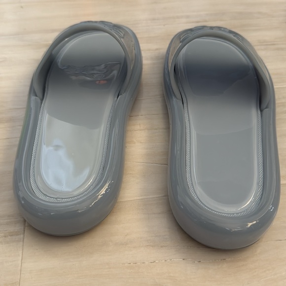 Tory Burch Bubble Jelly Sandals - Picture 7 of 11